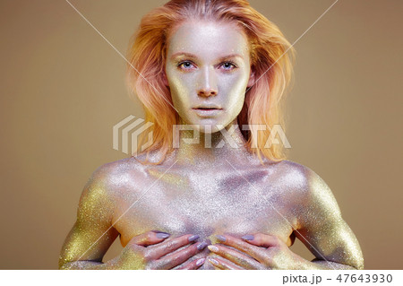 Golden Girl. Beautiful Young Woman with Sparkles 47643930