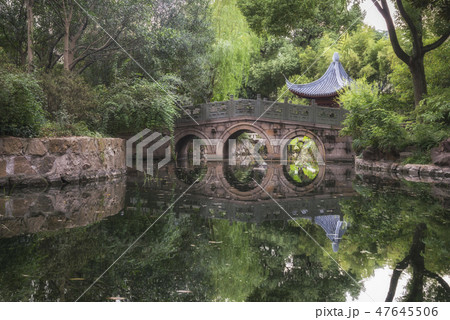 Guyi Garden, old stone bridge, Shanghai, China 47645506