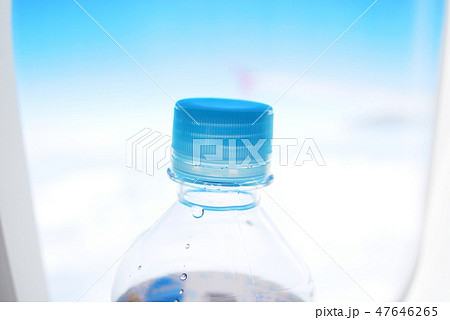 空の旅と水分補給 47646265