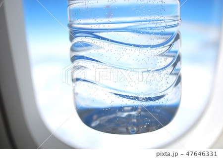 空の旅と水分補給 47646331