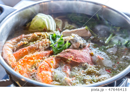 Seafood hot pot 47646413