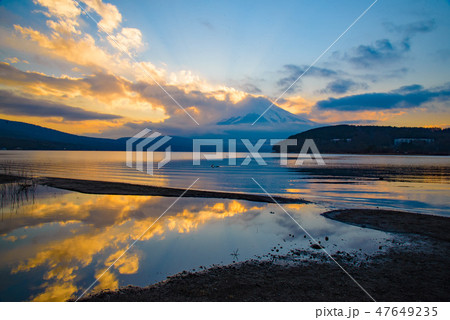 山中湖からの夕焼け 47649235