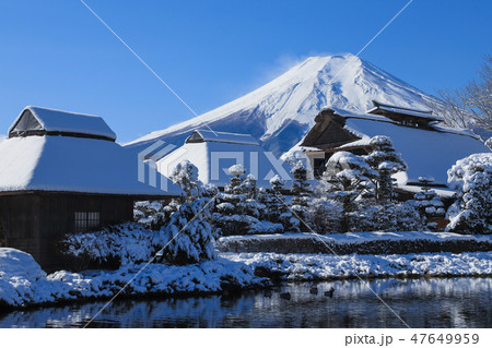雪化粧を纏った忍野八海 雪化粧を纏った忍野八海 47649959