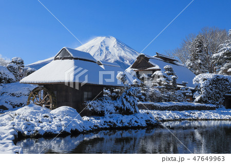 雪化粧を纏った忍野八海 雪化粧を纏った忍野八海 47649963