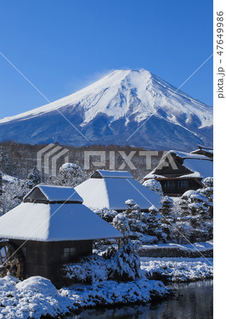雪化粧を纏った忍野八海 47649986