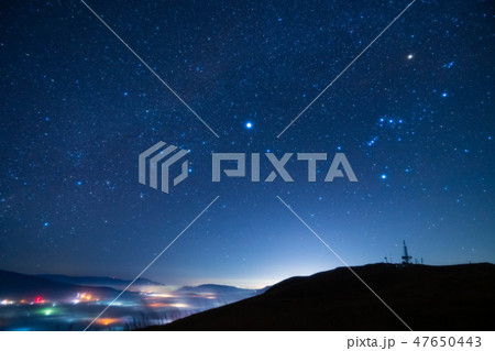 阿蘇大観峰の星空と夜景　【オリオン座】 47650443