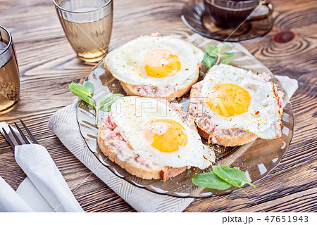 Breakfast. Toast with the finest meat and fried egg. 47651943