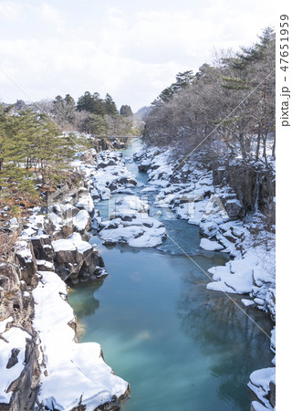 冬　厳美渓　渓流　川　水　雪 47651959