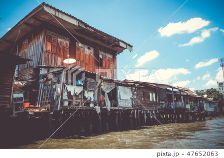 Traditional houses on Khlong, Bangkok, Thailand Traditional houses on Khlong, Bangkok, Thailand 47652063