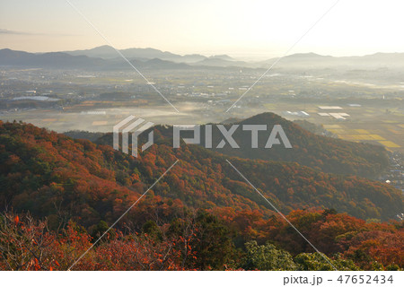 紅葉の大小山　山頂東側から西場富士方面を見る 47652434