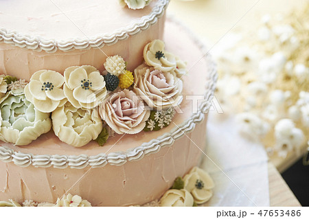 バラのデコレーションケーキの写真素材
