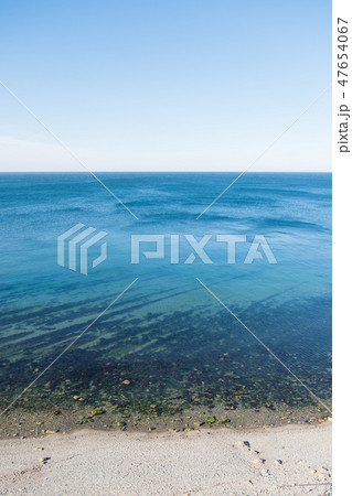 Vertical view of the beach and sea on a background sky 47654067