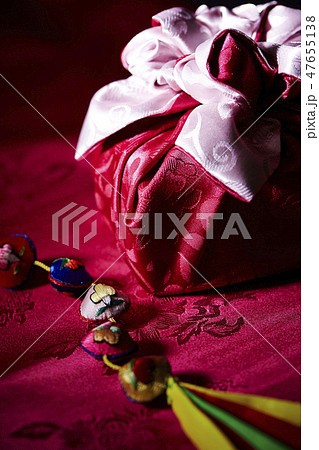 韓国の風呂敷包み　ポジャギ　旧正月イメージ 47655138