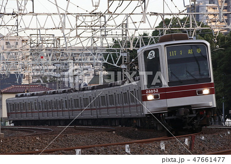 緩行線を行く東武伊勢崎線20050系(5扉車) 緩行線を行く東武伊勢崎線20050系(5扉車) 47661477