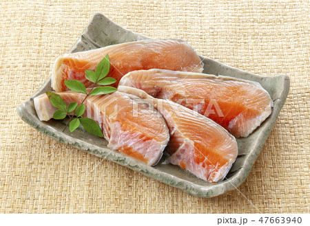 鮭の切り身 47663940