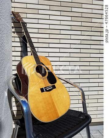 ギター　晴天のテラスで 47664528