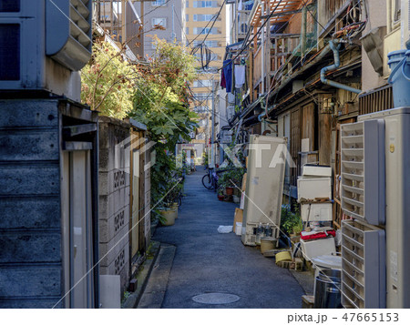 下町の裏路地 下町の裏路地 47665153