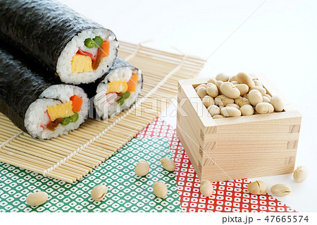 節分イメージ(恵方巻きと豆) 節分イメージ(恵方巻きと豆) 47665574