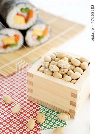 節分イメージ(恵方巻きと豆) 節分イメージ(恵方巻きと豆) 47665582