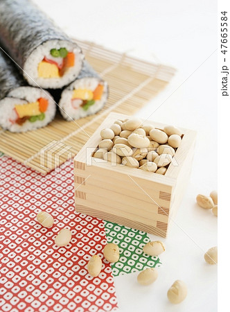 節分イメージ(恵方巻きと豆) 節分イメージ(恵方巻きと豆) 47665584