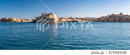 マルタの城壁都市バレッタとスリーシティーズを結ぶ地中海の大港湾 47666096