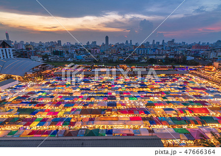 Train Market 47666364