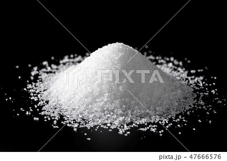 山盛りの食塩 山盛りの食塩 47666576