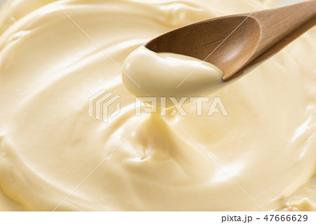 マヨネーズと木製スプーン 47666629