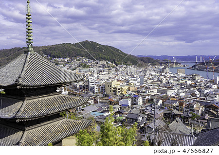 尾道　古寺めぐり　天寧寺　三重塔と尾道の街並み 47666827