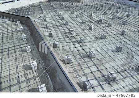橋上の床版鉄筋工事　f 47667785