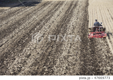冬の田んぼ 田おこし 冬の田んぼ 田おこし 47669773