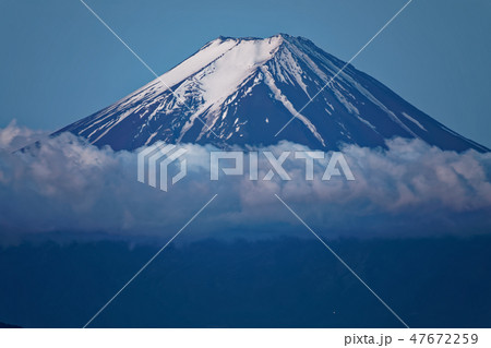 大菩薩嶺から見る未明の富士山 47672259