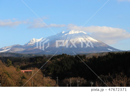 大山の雪景色 47672371