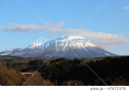 大山の雪景色 47672376