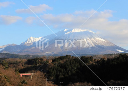 大山の雪景色 47672377