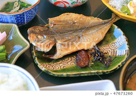 おいしいアジの干物の朝食 47673260