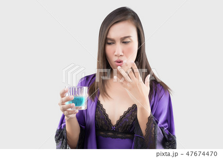 Gargling Gargling 47674470