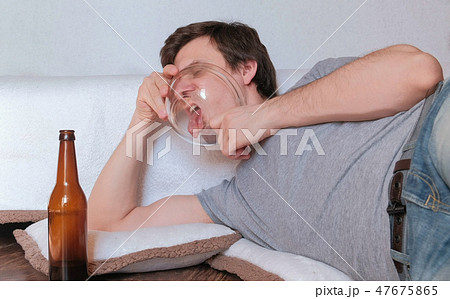 Handsome young man bachelor licking a plate of chips. 47675865