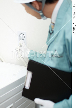 作業員 (業者 メンテナンス 修理 建築 建設 ビジネス 洗面所 脱衣所 コピースペース チェック) 作業員 (業者 メンテナンス 修理 建築 建設 ビジネス 洗面所 脱衣所 コピースペース チェック) 47676017