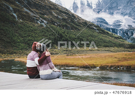 young couple traveler looking beautiful landscape young couple traveler looking beautiful landscape 47676918