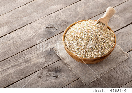 quinoa seeds in bowl 47681494