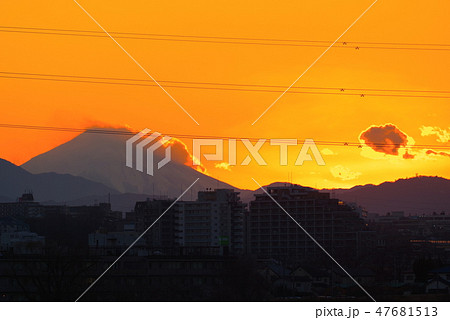 夕暮れの富士山 夕暮れの富士山 47681513