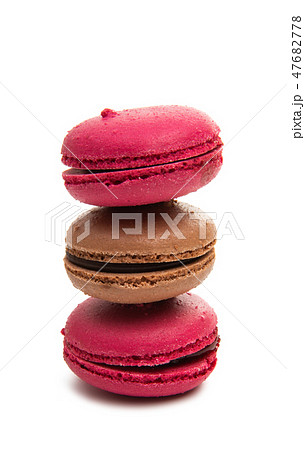 macaroon isolated 47682778