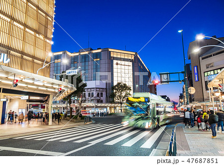 京都　夕暮れの四条河原町 47687851