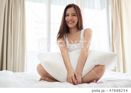 Beautiful Asian woman smiling Beautiful Asian woman smiling 47688254