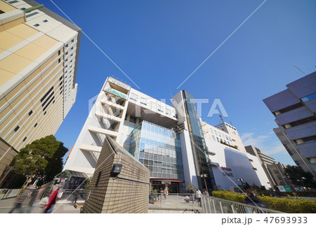 日本の川崎都市景観　新百合ヶ丘駅前を望む 47693933