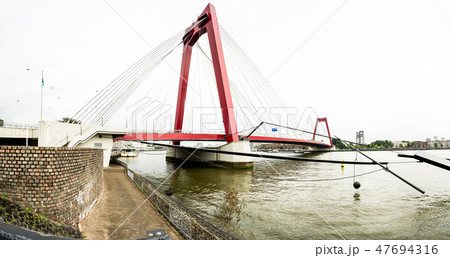 bridge in Rotterdam 47694316