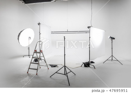 写真撮影の準備　Preparation for studio shooting 47695951