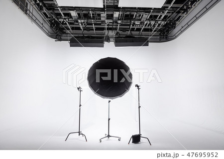 写真撮影の準備　Preparation for studio shooting 47695952