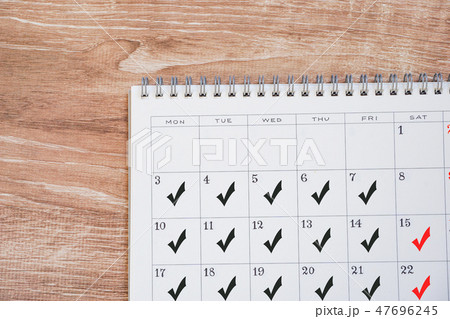 カレンダーとチェック	 47696245